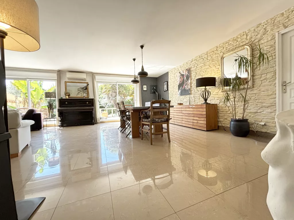 Propriété d’exception sur plus d’un hectare de terrain