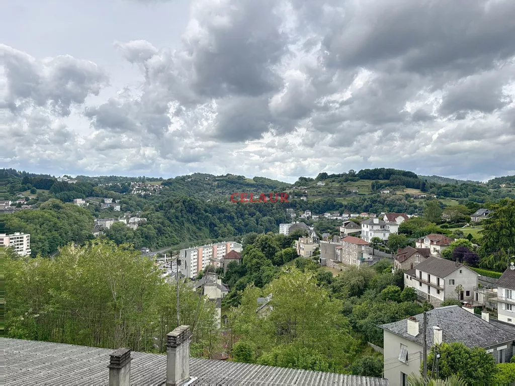 T3 r&eacute;nov&eacute; avec garage et balcons sur les hauteurs de Tulle