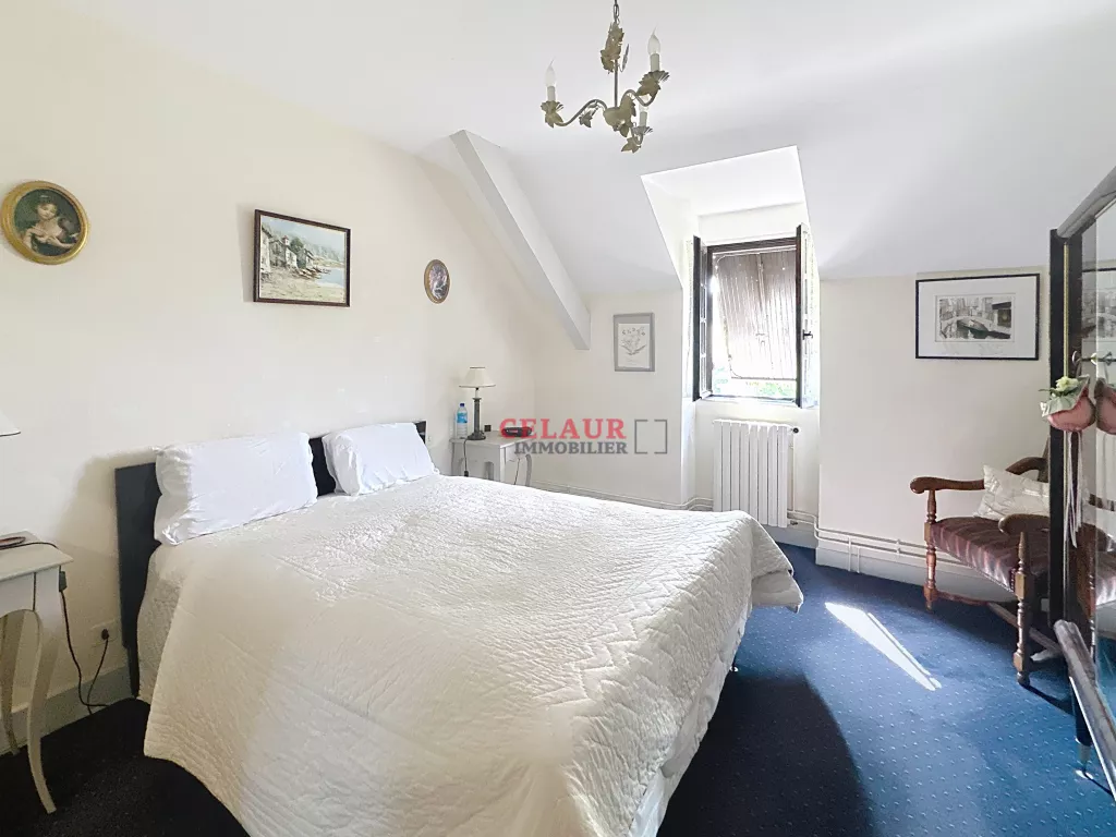 MAISON DE CARACTÈRE SUR PARC D'UN HECTARE