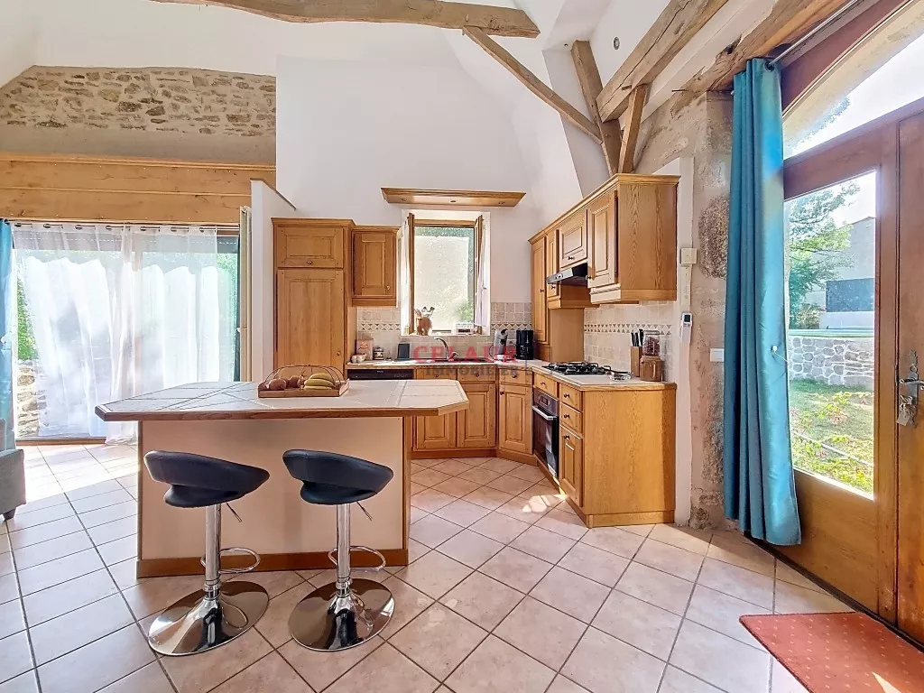 Ensemble immobilier en pierre avec piscine