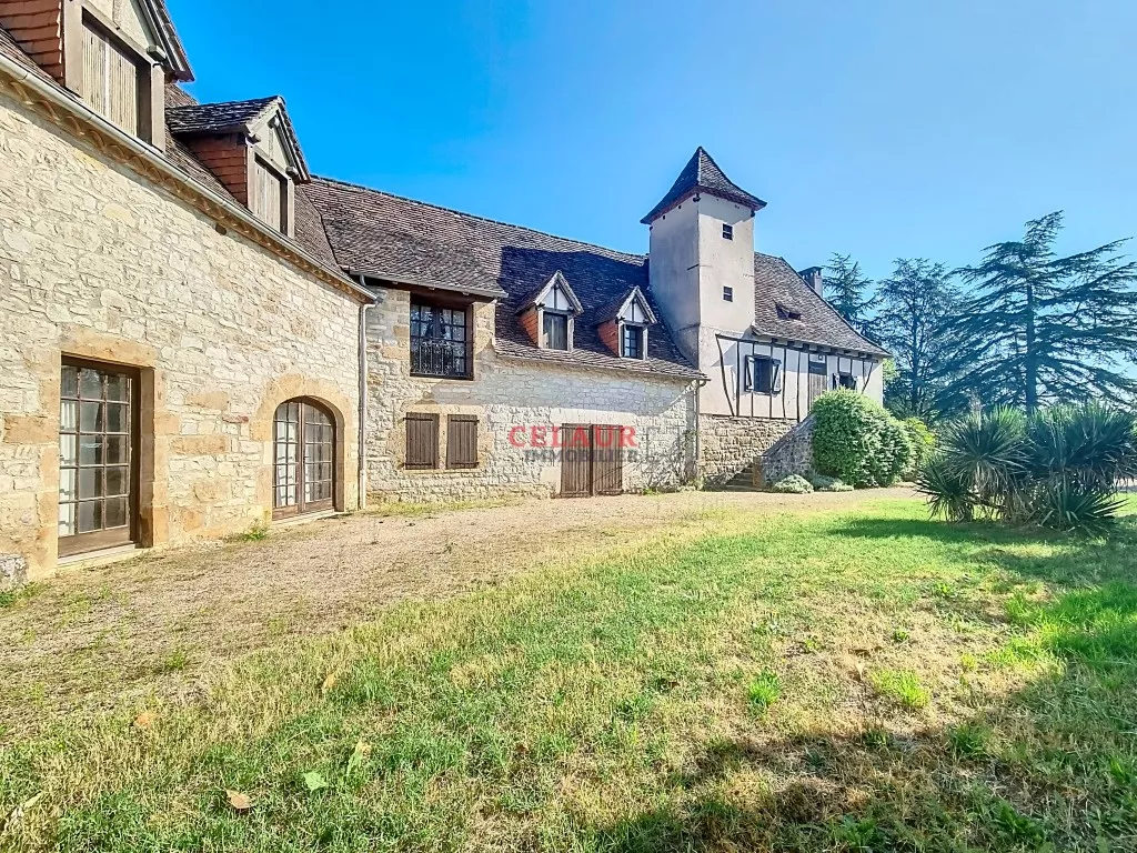 VASTE PROPRIETE EN PIERRE QUERCYNOISE