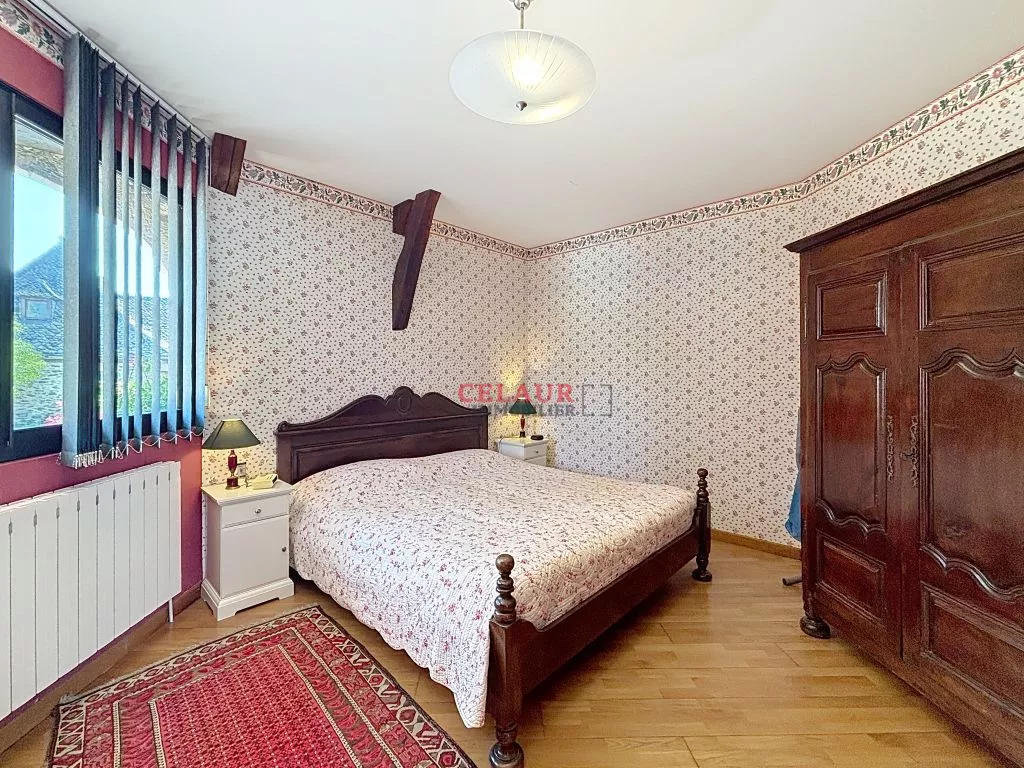 ENSEMBLE DE CARACTERE AVEC PISCINE SUR 1HA