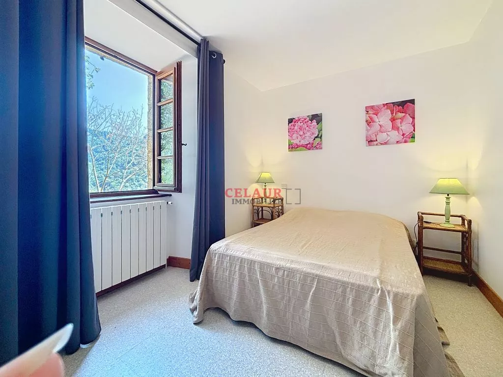 ENSEMBLE DE CARACTERE AVEC PISCINE SUR 1HA