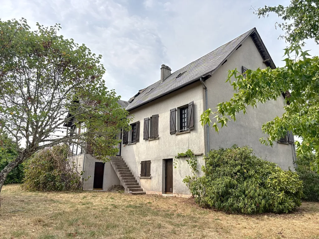 Grande maison avec terrain de 2ha