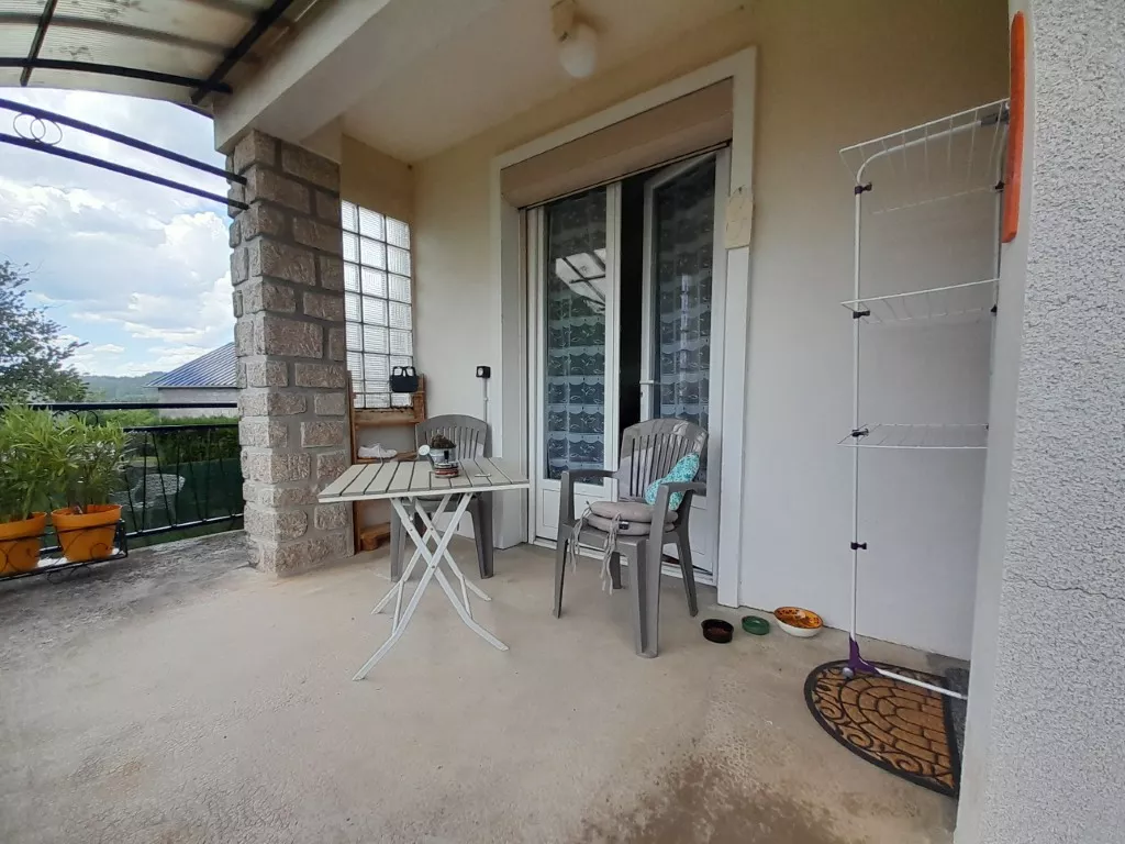 MAISON AVEC TERRASSE ET JARDIN