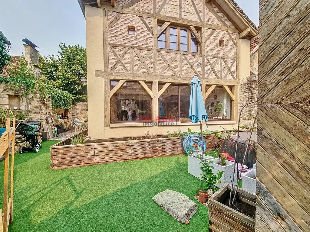 CHARACTER HOUSE ON THE EDGE OF THE DORDOGNE