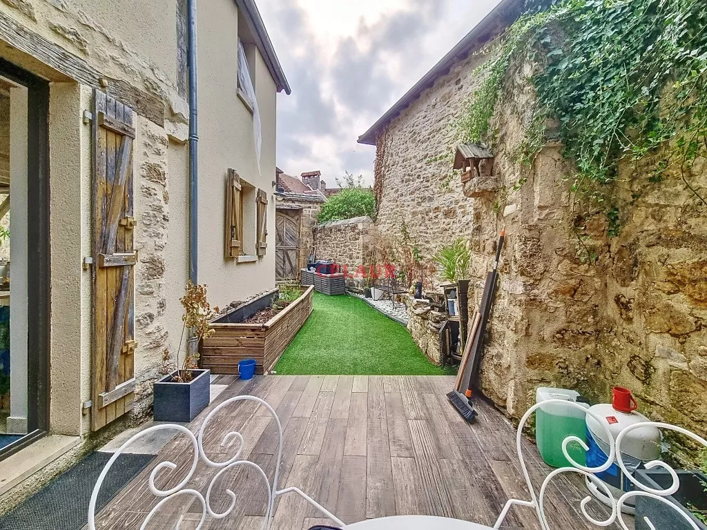 CHARACTER HOUSE ON THE EDGE OF THE DORDOGNE