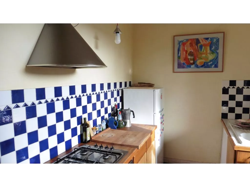 Maison en pierre avec jardin