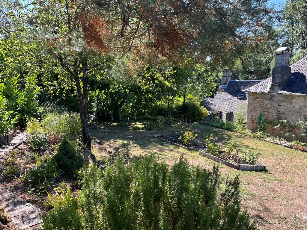 UN TRES JOLI "COSY" COTTAGE...