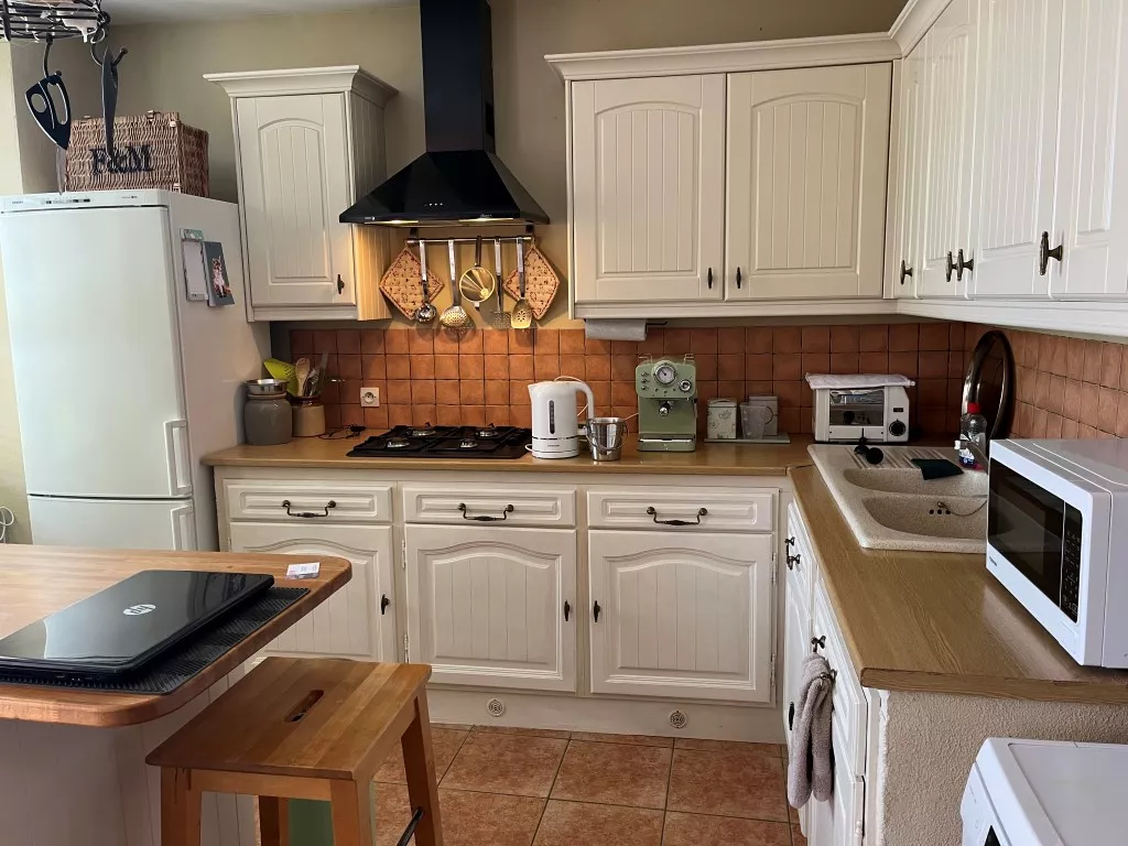 UN TRES JOLI "COSY" COTTAGE...