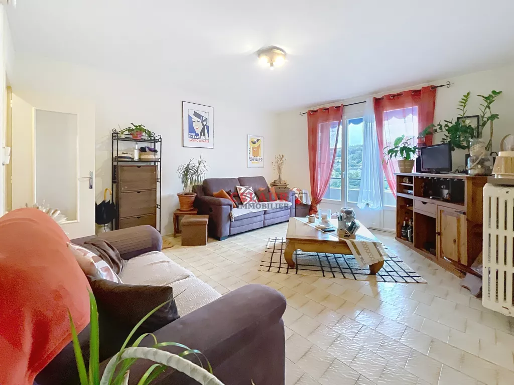 APPARTEMENT 3 CHAMBRES AVEC ASCENCEUR