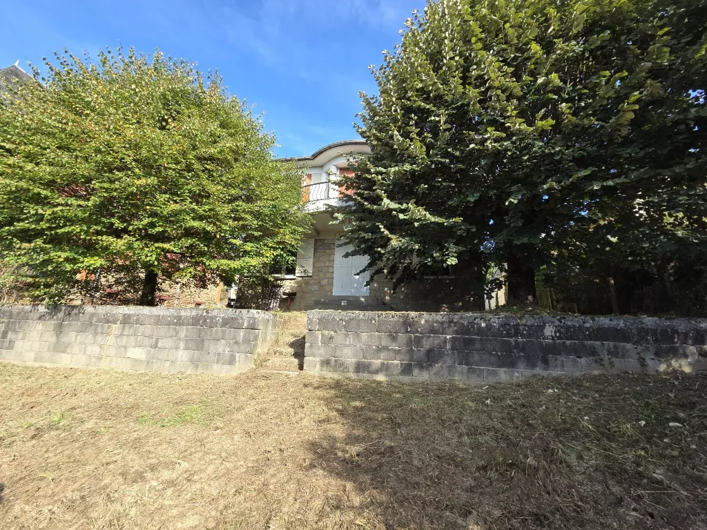 MAISON À RÉNOVER  AVEC VUE SUR LA VALLÉE