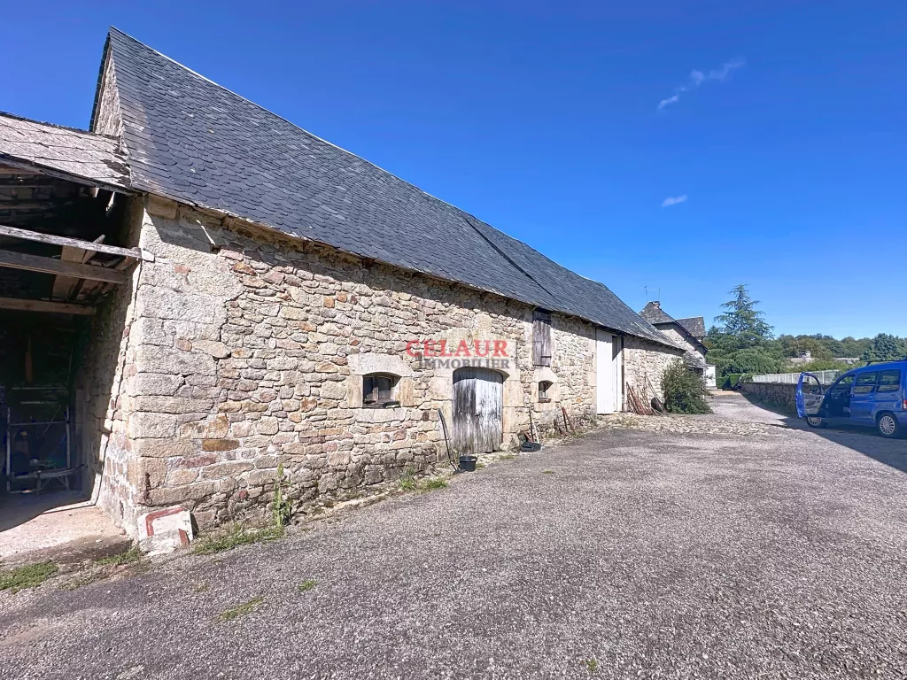 MAISON DE CARACTÈRE AVEC DÉPENDANCES ET 1 HECTARE