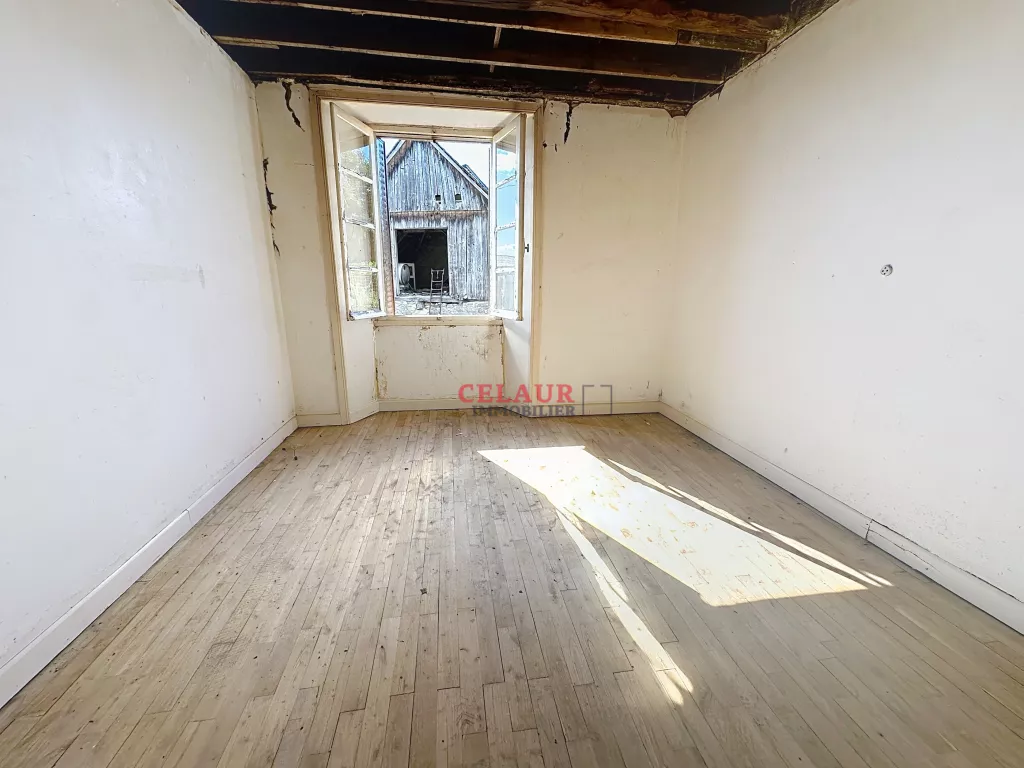 MAISON DE CARACTÈRE AVEC DÉPENDANCES ET 1 HECTARE