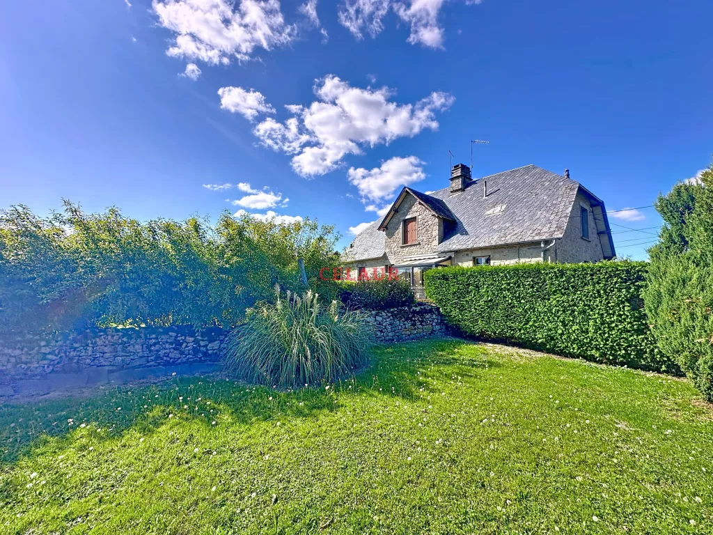 MAISON DE CARACTÈRE AVEC DÉPENDANCES ET 1 HECTARE