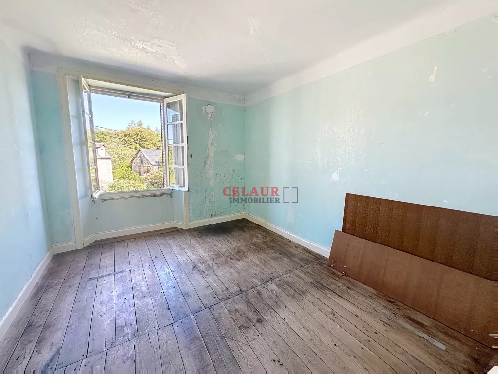 MAISON DE CARACTÈRE AVEC DÉPENDANCES ET 1 HECTARE