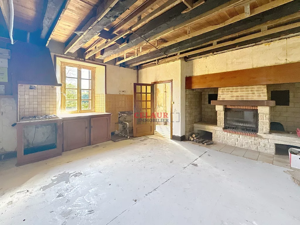 MAISON DE CARACTÈRE AVEC DÉPENDANCES ET 1 HECTARE