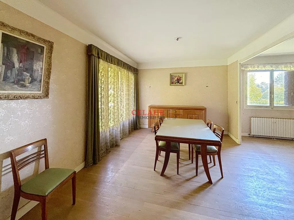 PAVILLON A RENOVER SUR 1229 M² DE JARDIN CLOS