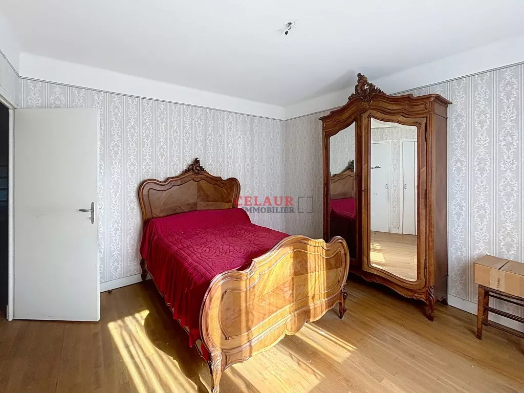 PAVILLON A RENOVER SUR 1229 M² DE JARDIN CLOS