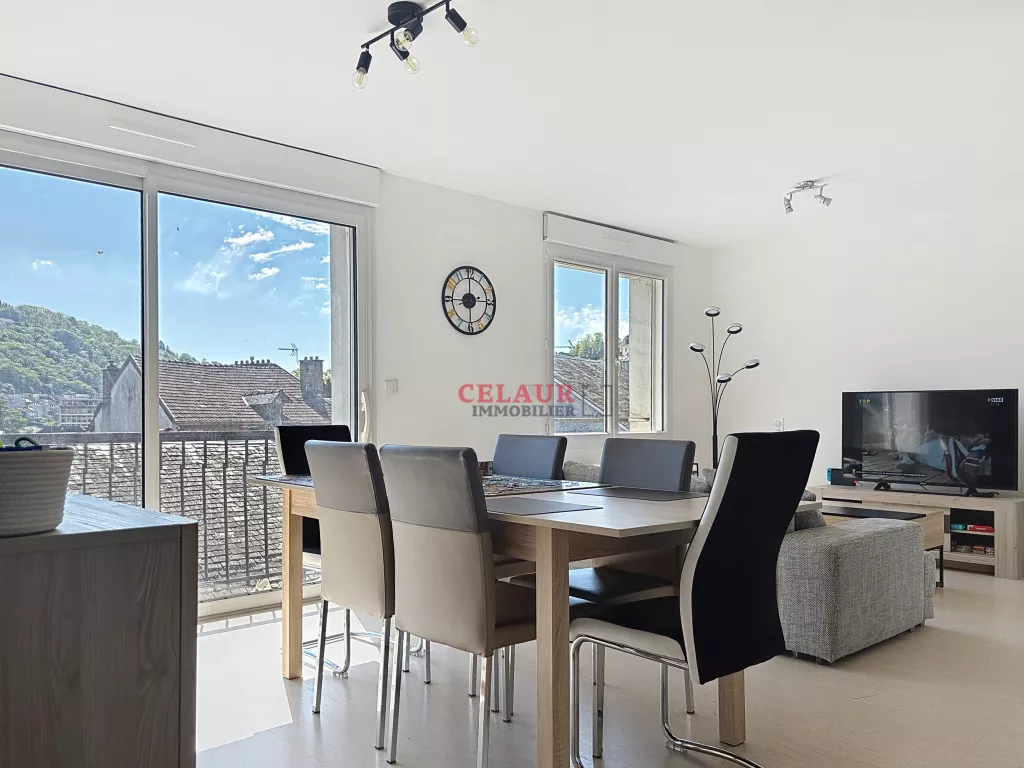 T3 MEUBLE LUMINEUX AVEC STATIONNEMENT