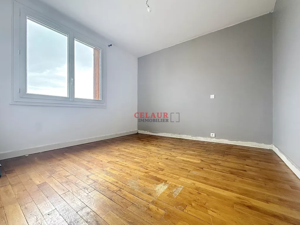 T4 AVEC BALCONS, GARAGE ET CAVE