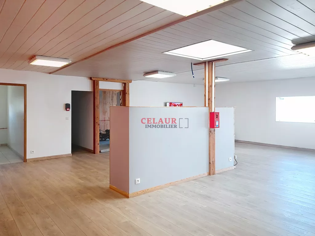 Visibilité assurée pour ce local professionnel !