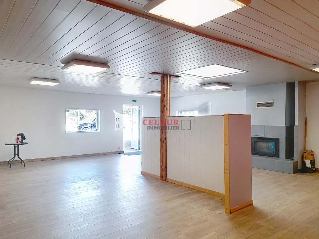 Visibilité assurée pour ce local professionnel !