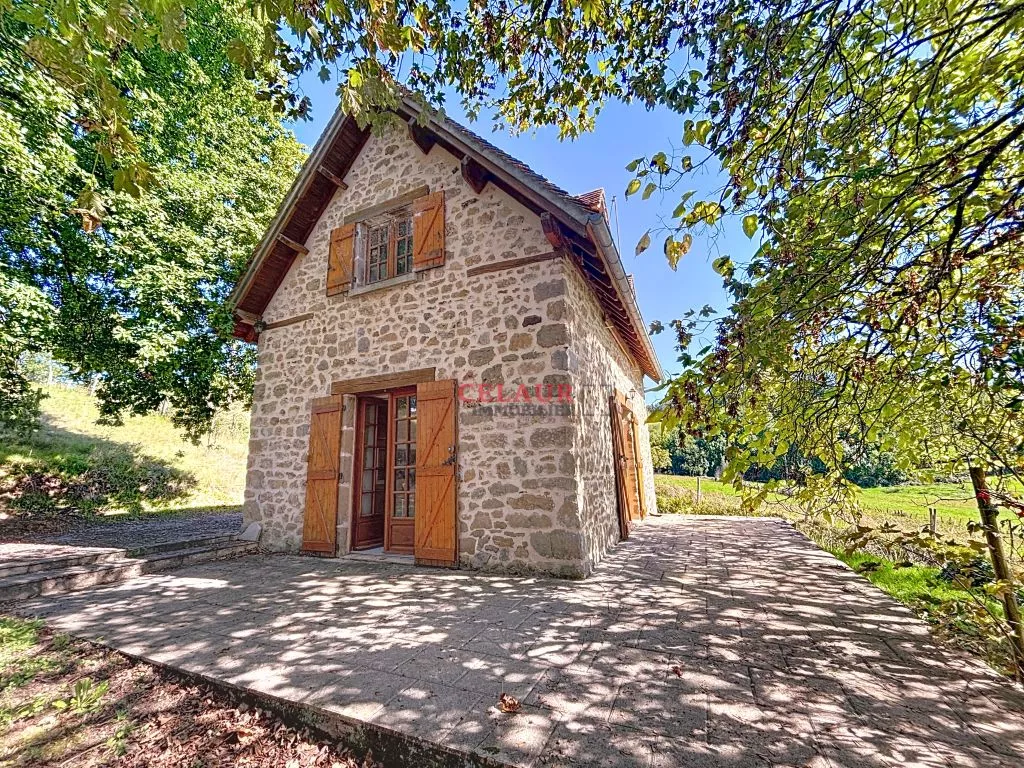 CORPS DE FERME AVEC GITE ET DEPENDANCES SUR 8 HA