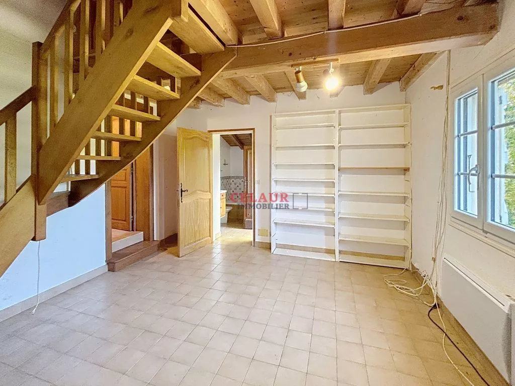 JOLIE PETITE MAISON EN PIERRE SANS VOISINS AUTOUR