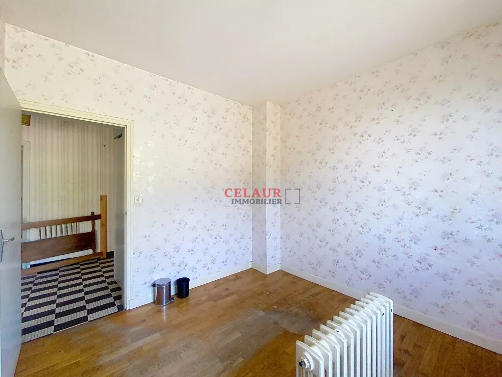 MAISON À RÉNOVER  AVEC VUE SUR LA VALLÉE