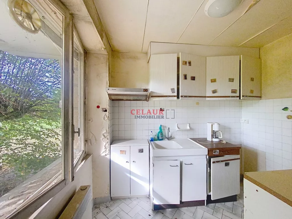 MAISON À RÉNOVER  AVEC VUE SUR LA VALLÉE