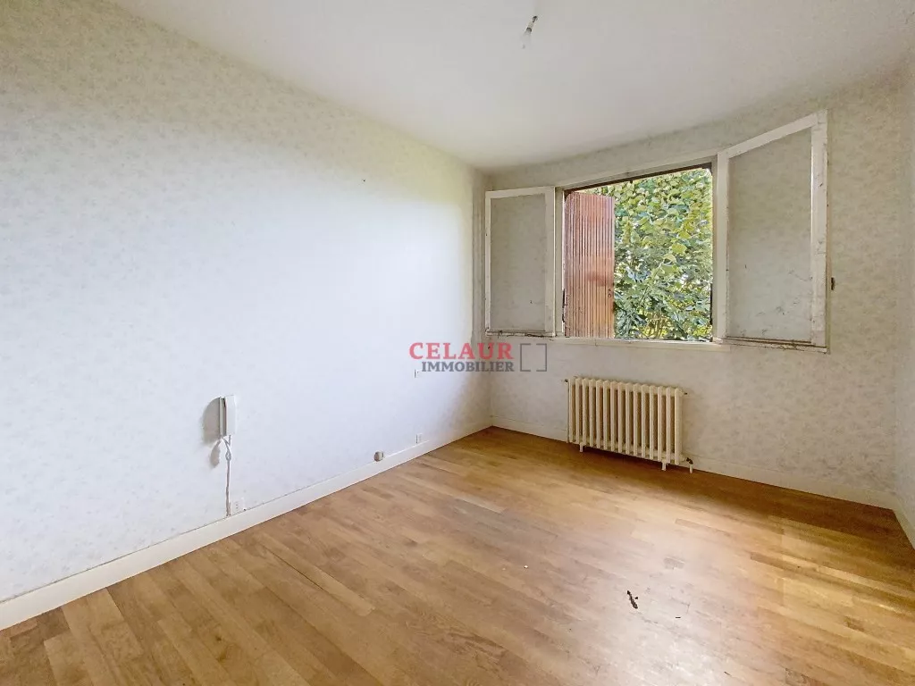 MAISON À RÉNOVER  AVEC VUE SUR LA VALLÉE