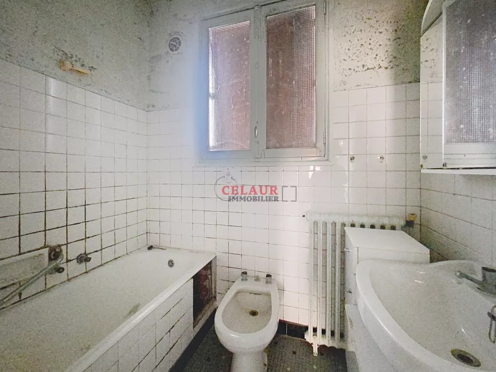 MAISON À RÉNOVER  AVEC VUE SUR LA VALLÉE