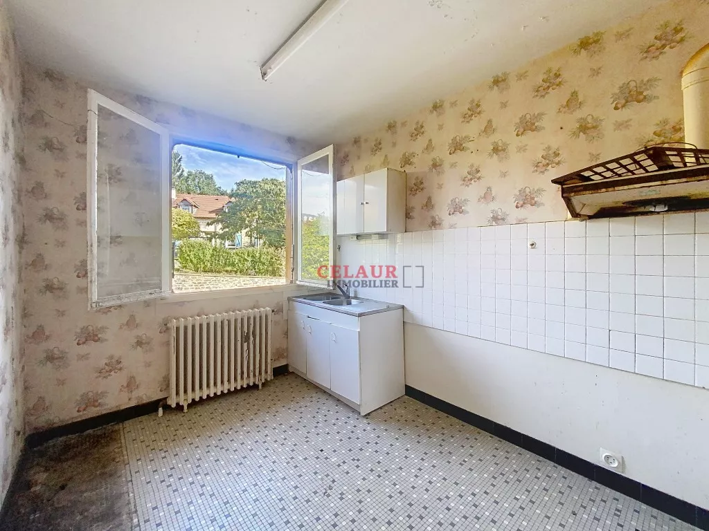 MAISON À RÉNOVER  AVEC VUE SUR LA VALLÉE