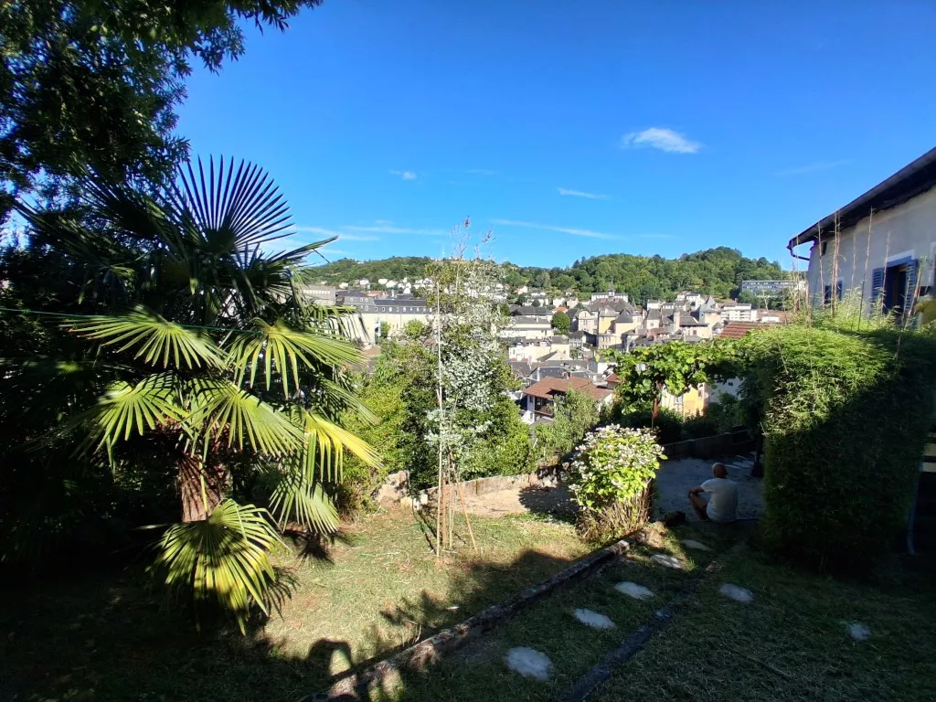MAISON AVEC JARDIN ET GARAGE - PROCHE HOPITAL