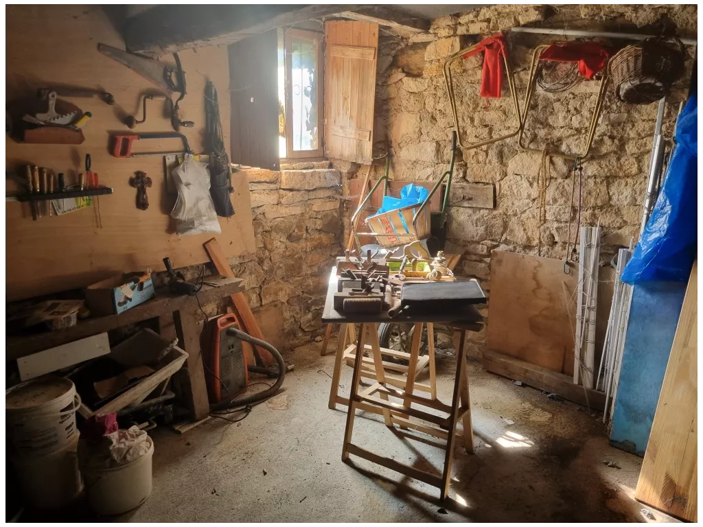 Maison de caractère  en pierre à rénover