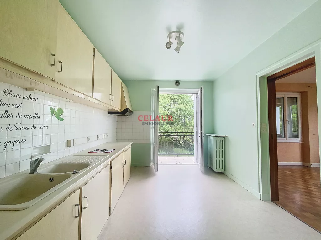 Maison en pierre située au calme