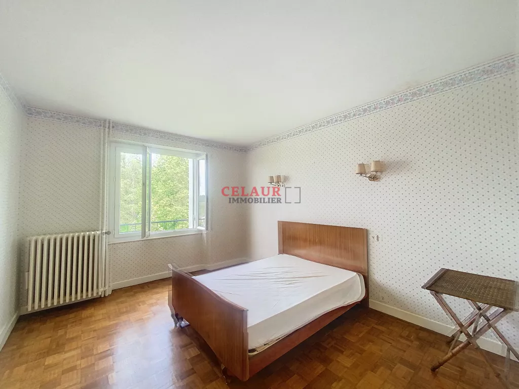 Maison en pierre située au calme