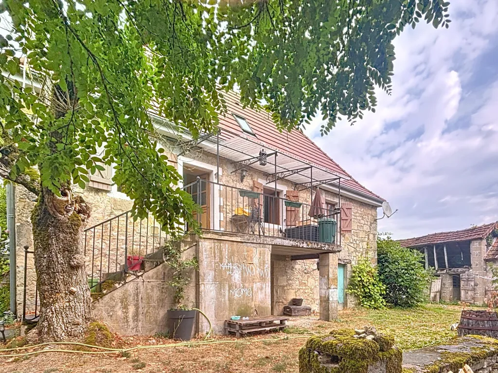 Ensemble en pierre avec vue