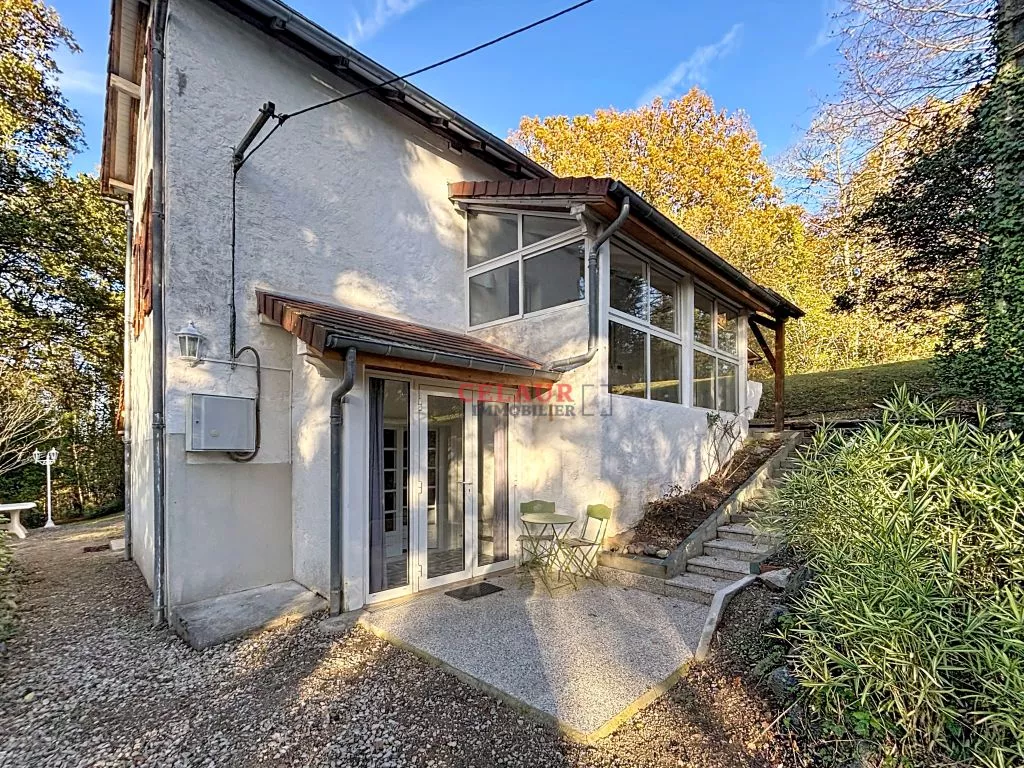 JOLI COTTAGE AU MILIEU DE 9000 M&sup2;