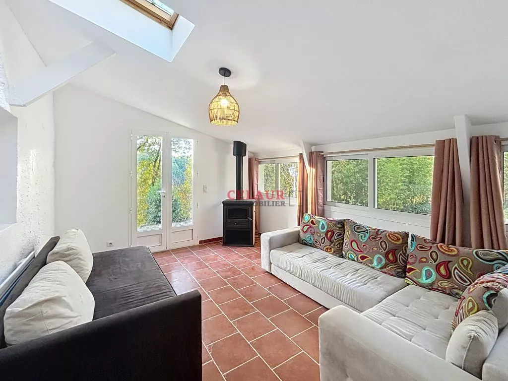 JOLI COTTAGE AU MILIEU DE 9000 M&sup2;