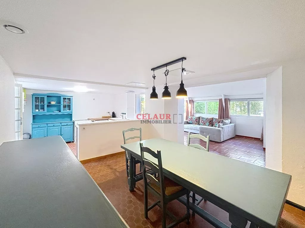 JOLI COTTAGE AU MILIEU DE 9000 M&sup2;