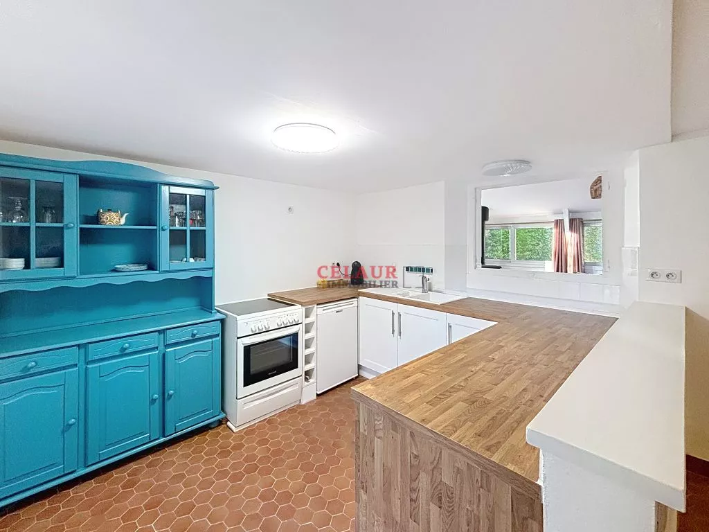 JOLI COTTAGE AU MILIEU DE 9000 M&sup2;