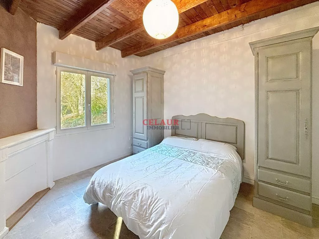 JOLI COTTAGE AU MILIEU DE 9000 M&sup2;