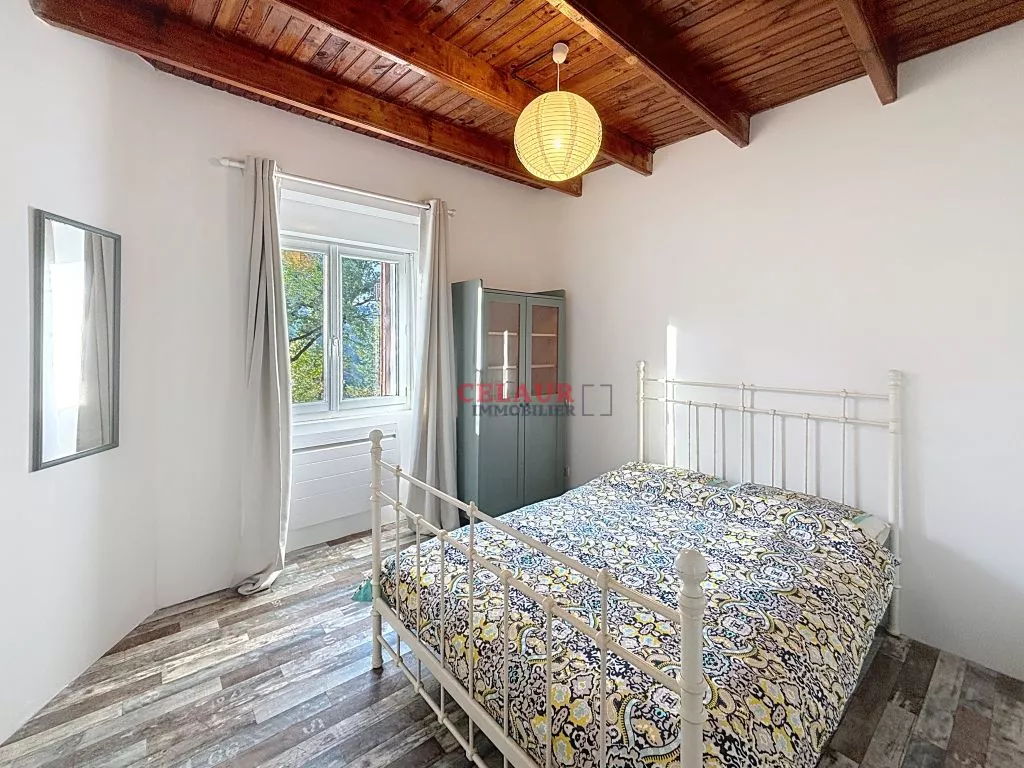 JOLI COTTAGE AU MILIEU DE 9000 M&sup2;