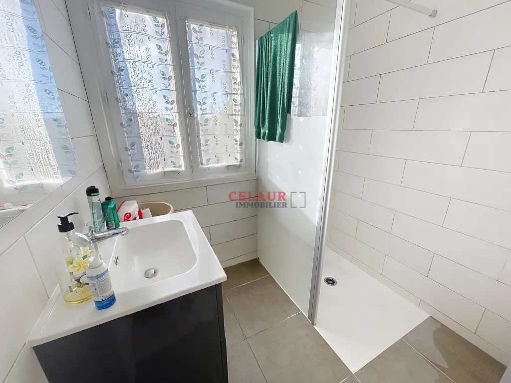 MAISON À RÉNOVER AVEC VUE DEGAGEE À LAGUENNE