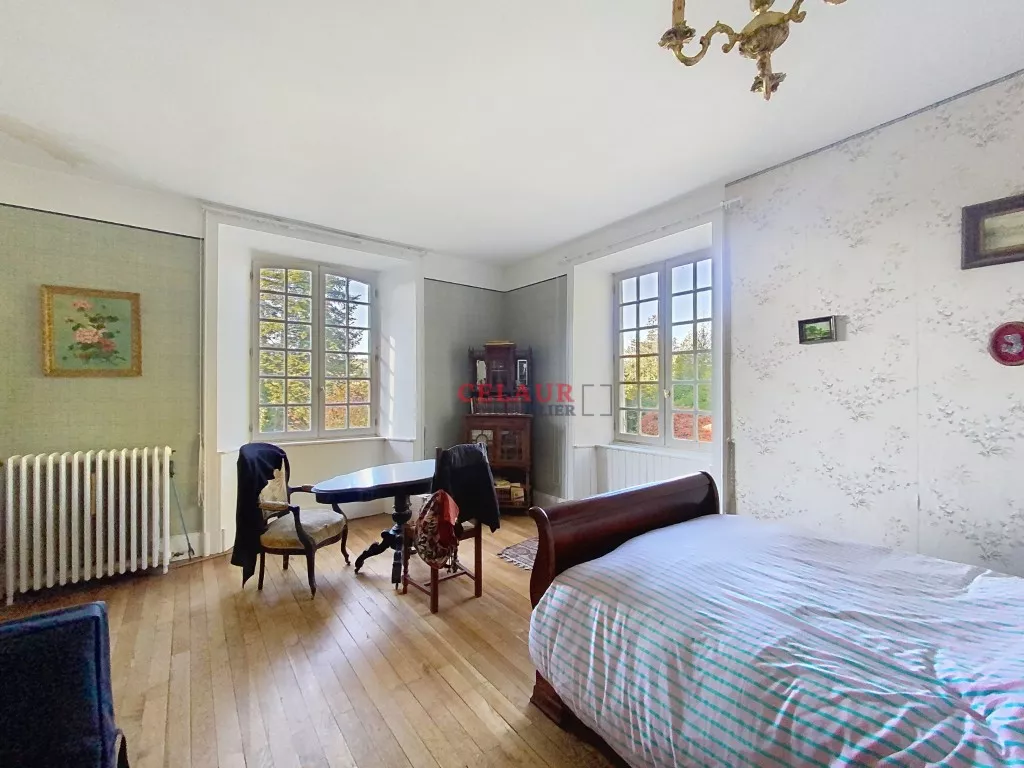 Maison de ma&icirc;tre sur plus de 7 hectares