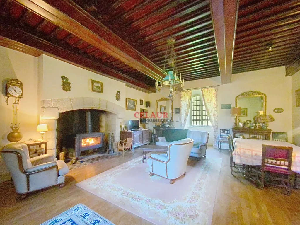 Maison de ma&icirc;tre sur plus de 7 hectares