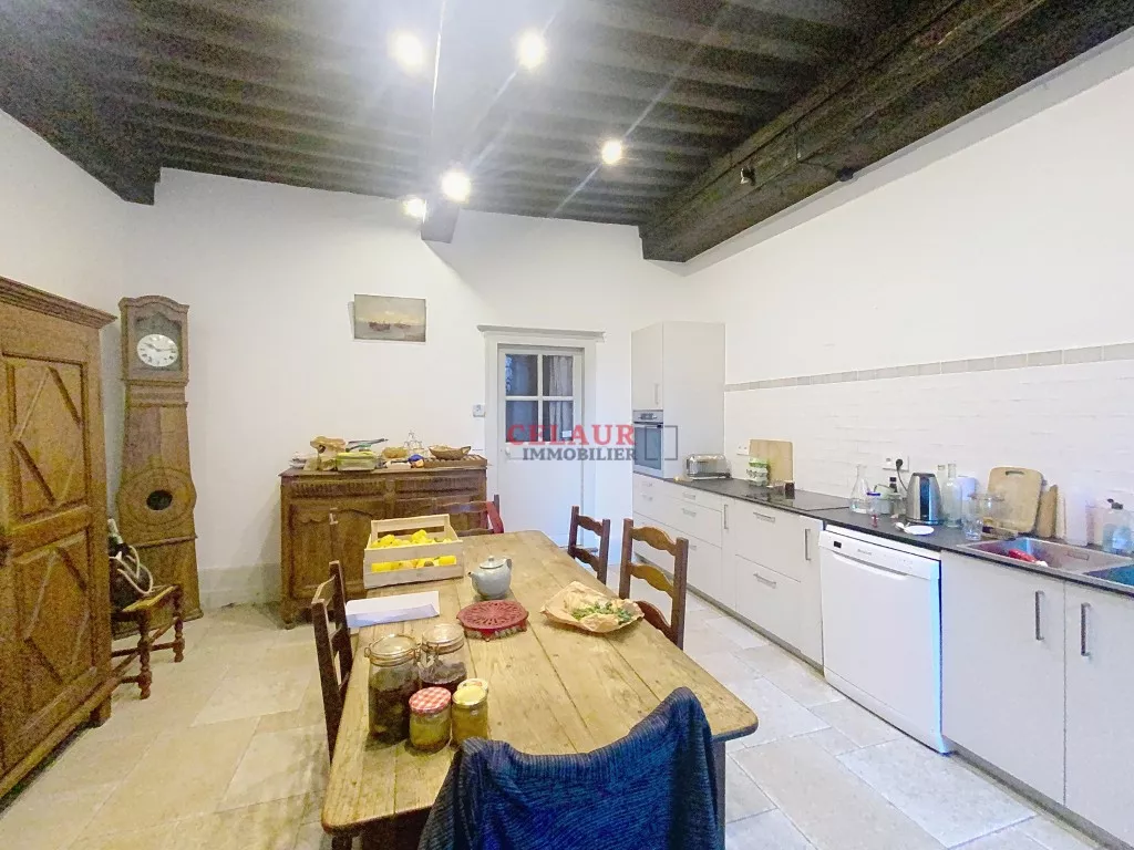 Maison de ma&icirc;tre sur plus de 7 hectares