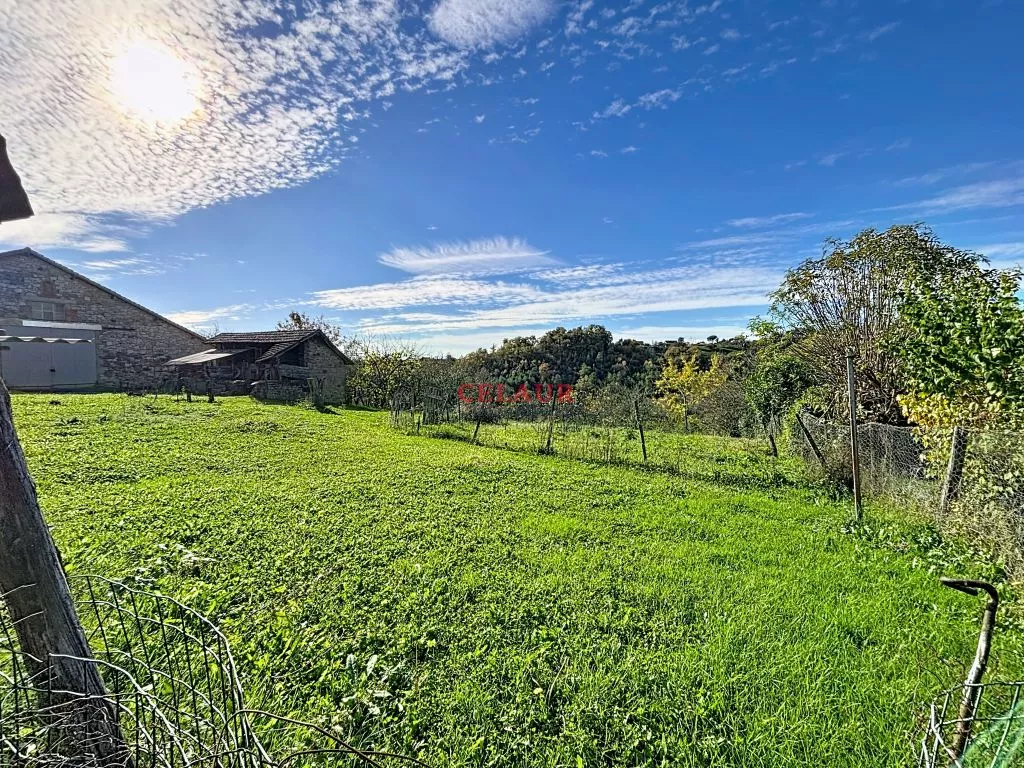 MAISON DE VILLAGE AVEC JARDIN A RESTAURER